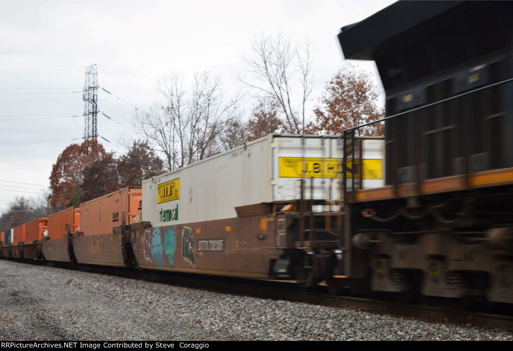 DTTX 732195 with a JB Hunt Intermodal Container